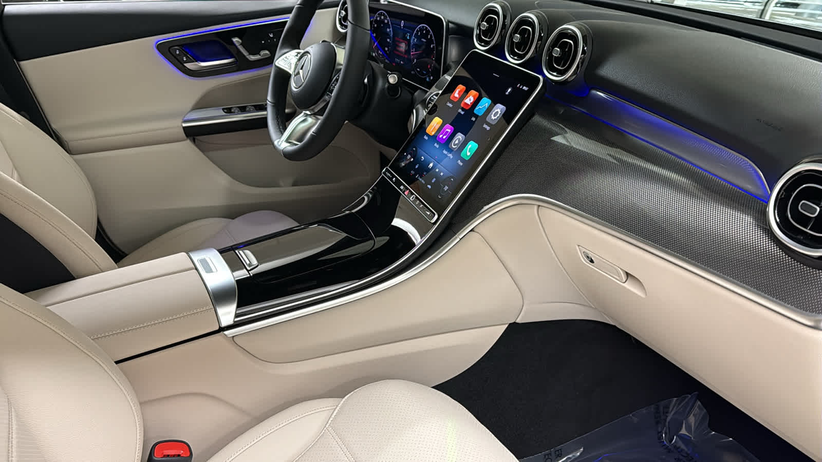 Thumbnail: 2026 Mercedes-Benz GLC - 37