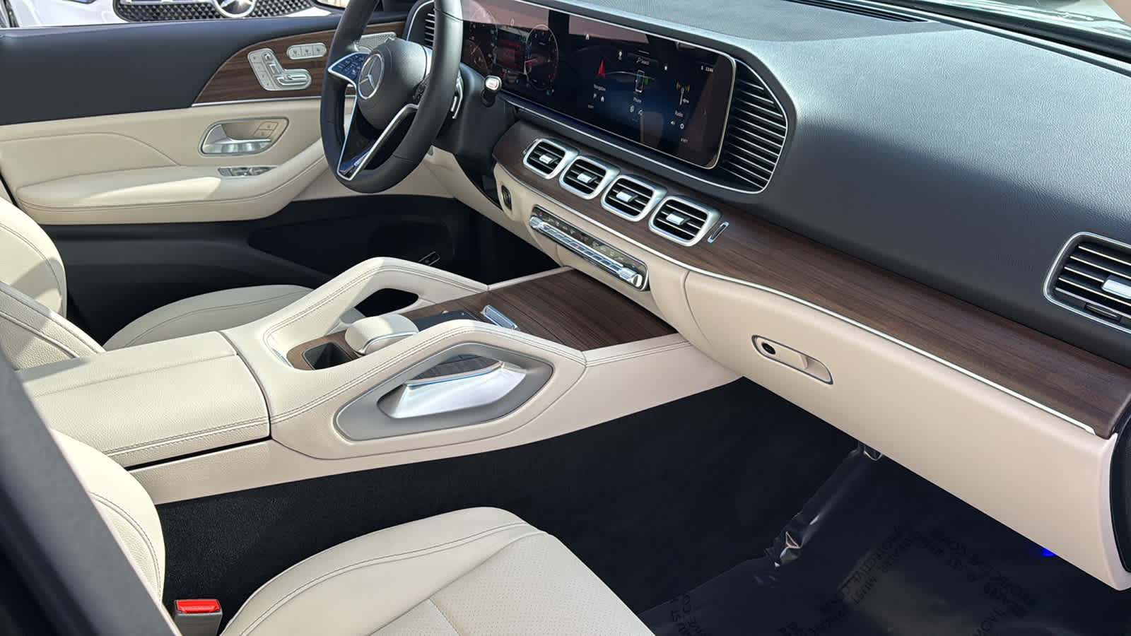 Thumbnail: 2026 Mercedes-Benz GLE - 38