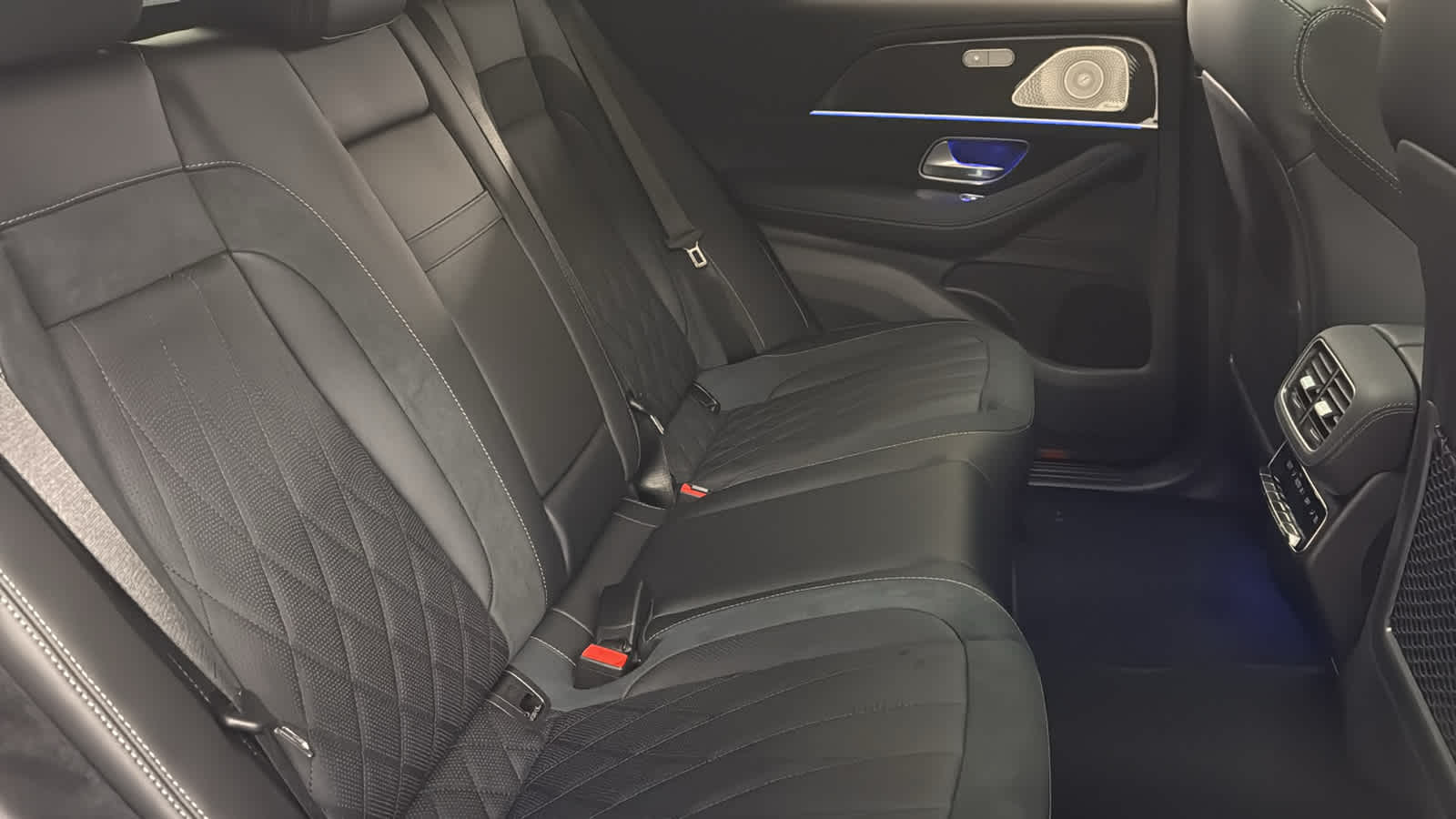 Thumbnail: 2026 Mercedes-Benz GL-Class - 35