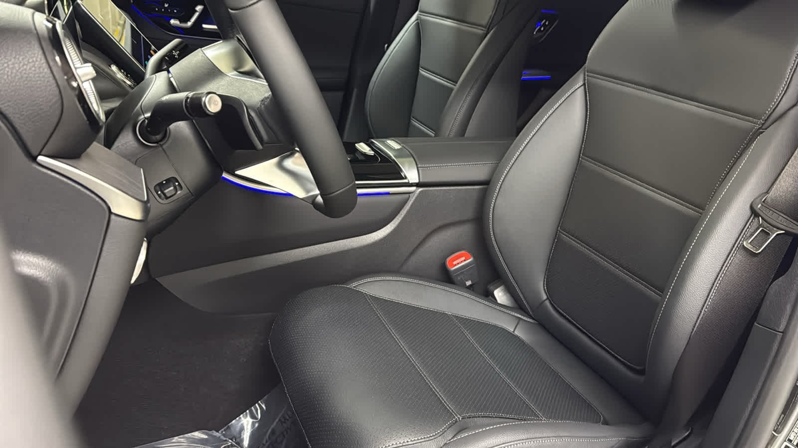 Thumbnail: 2026 Mercedes-Benz GLC - 28