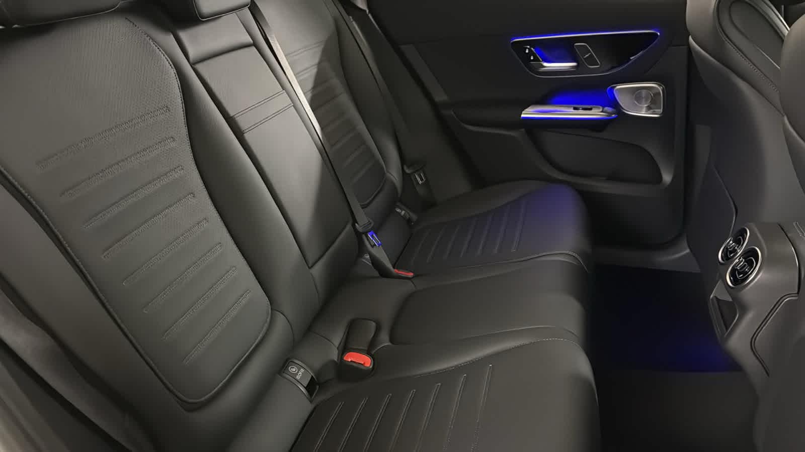 Thumbnail: 2026 Mercedes-Benz GLC - 34