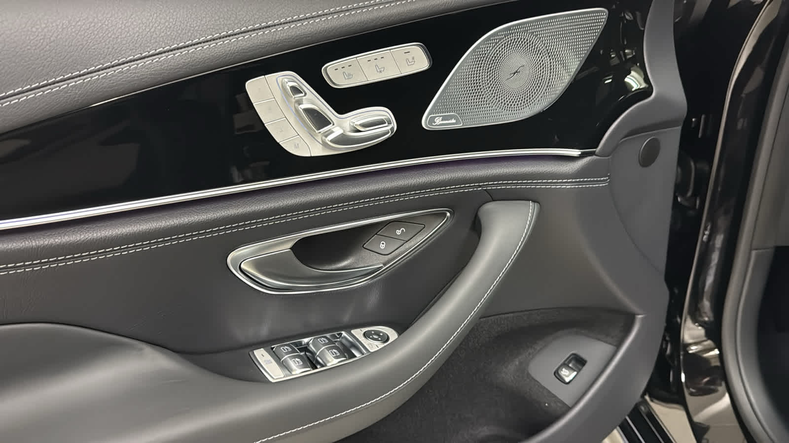 Thumbnail: 2026 Mercedes-Benz AMG GT - 17