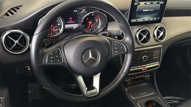 Thumbnail: 2018 Mercedes-Benz GLA - 25