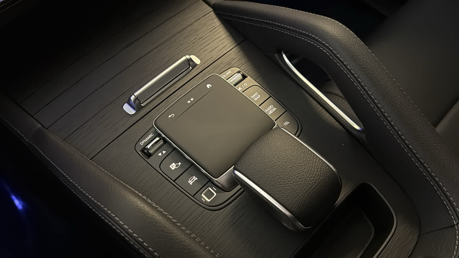 Thumbnail: 2026 Mercedes-Benz GLE - 25