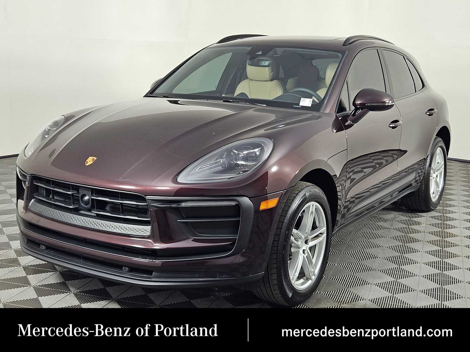 Thumbnail: 2023 Porsche Macan - 1