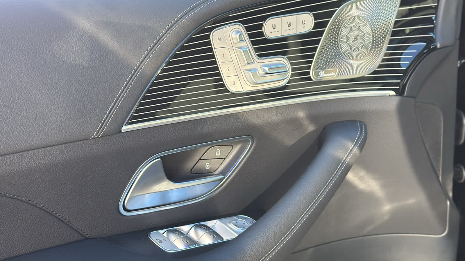 Thumbnail: 2026 Mercedes-Benz GLE - 16