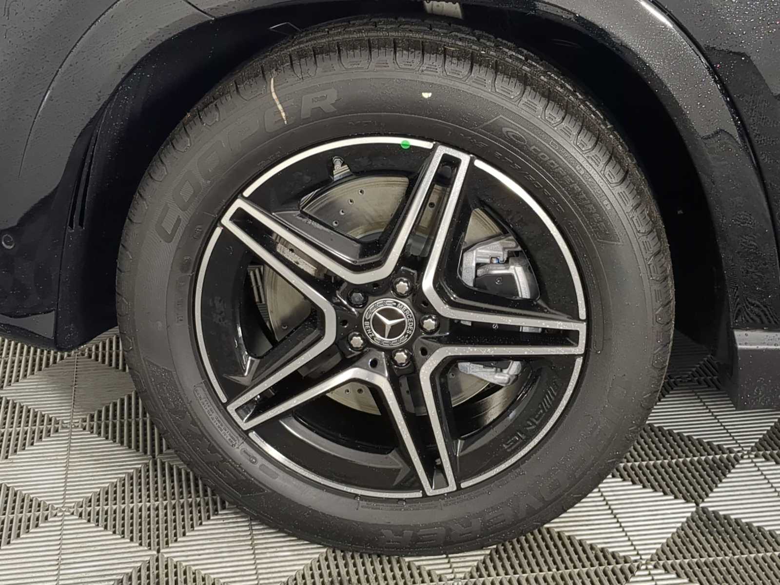 Thumbnail: 2026 Mercedes-Benz GLE - 12