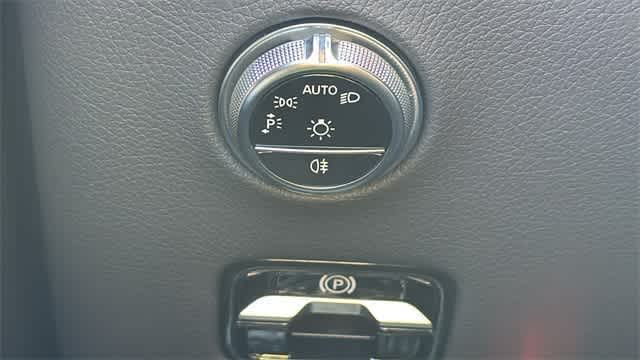 Thumbnail: 2025 Mercedes-Benz GLC - 35