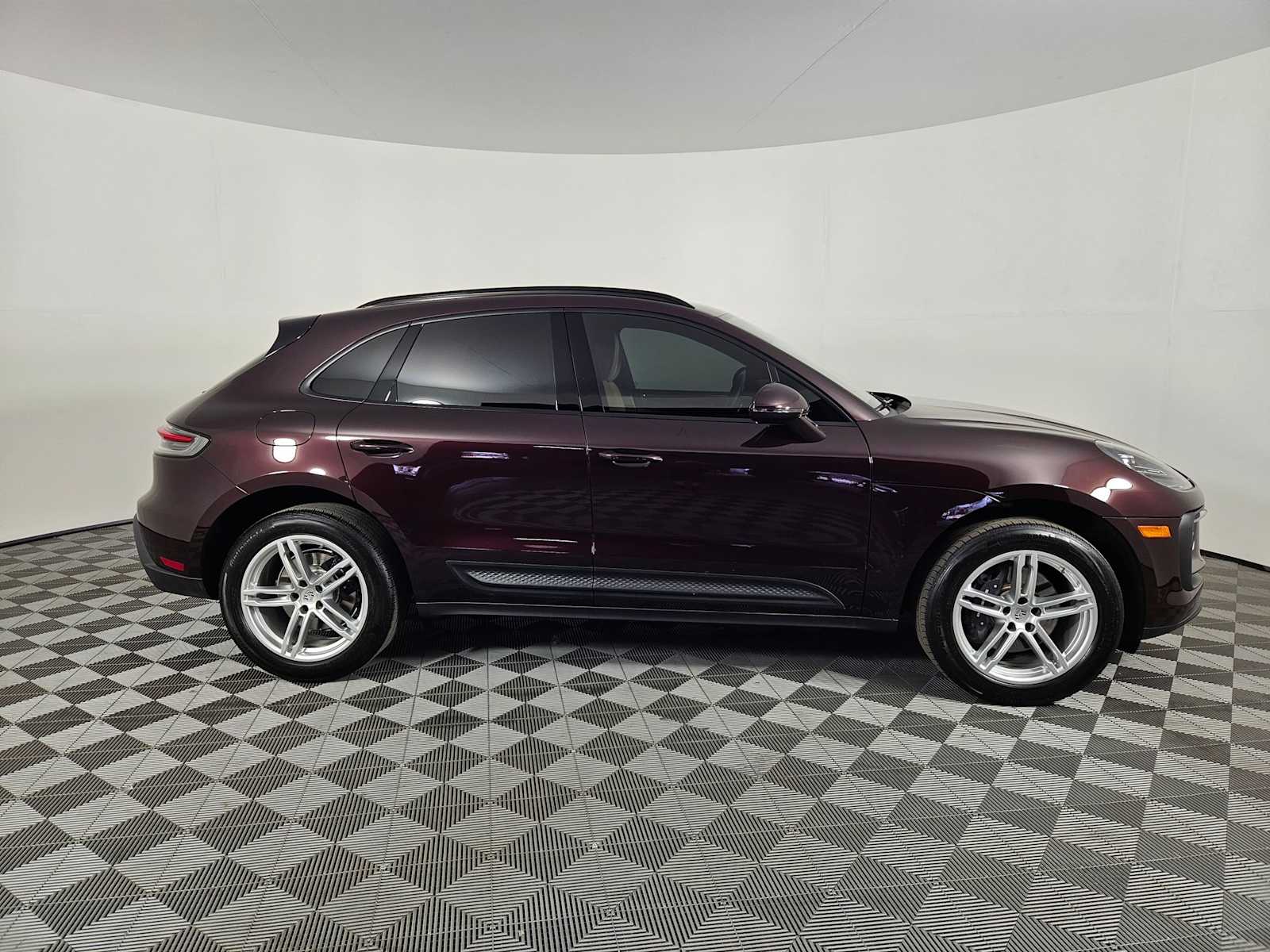 Thumbnail: 2023 Porsche Macan - 6