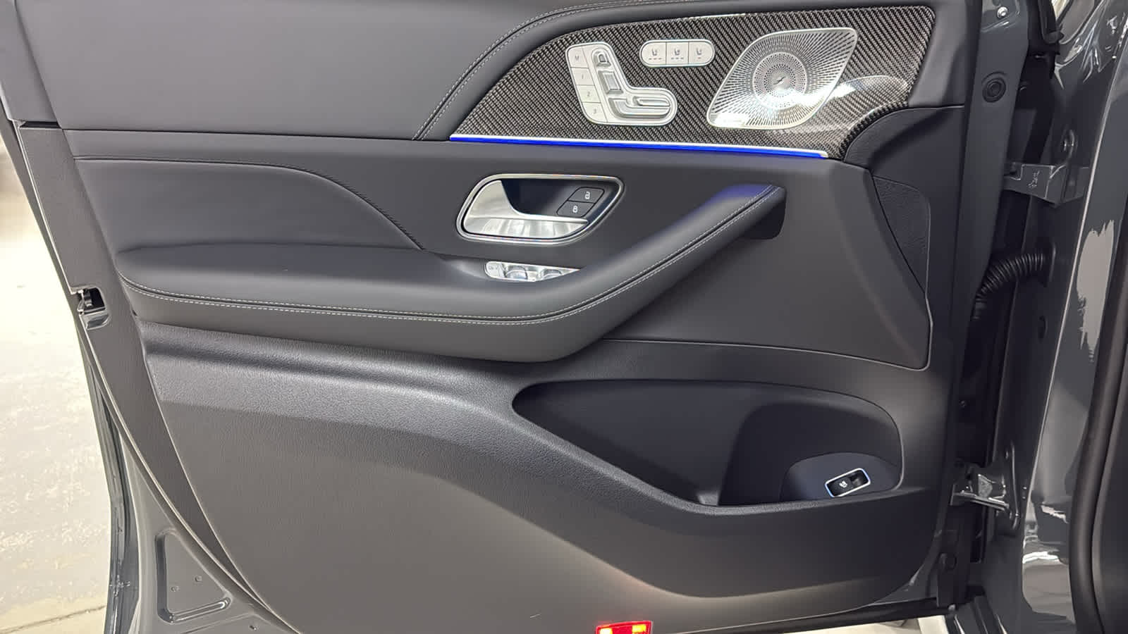 Thumbnail: 2026 Mercedes-Benz GL-Class - 15