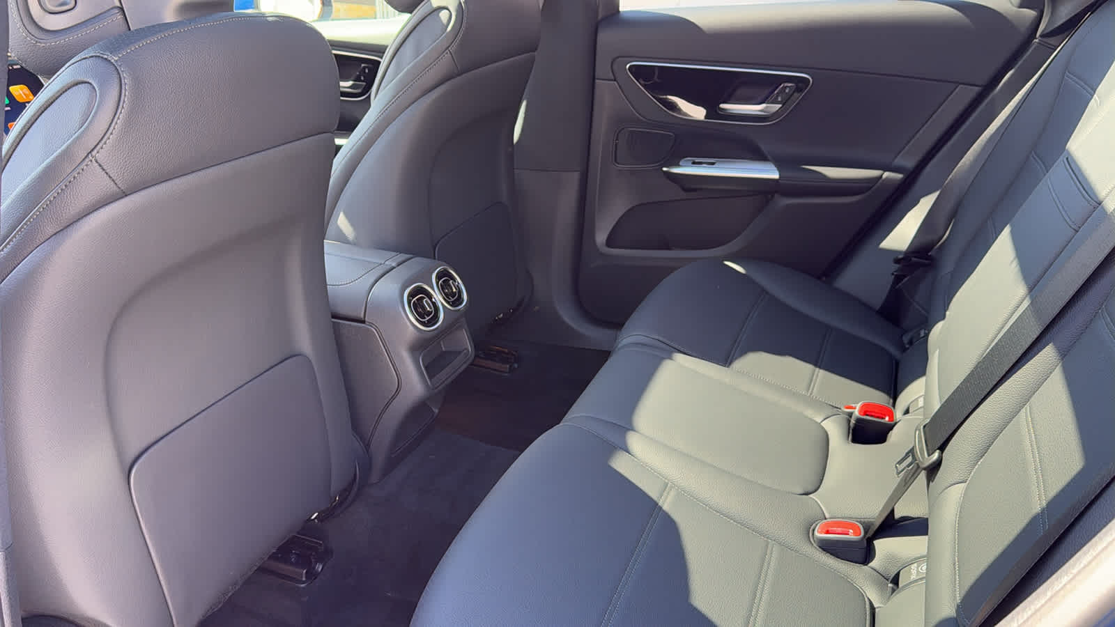 Thumbnail: 2026 Mercedes-Benz GLC - 31