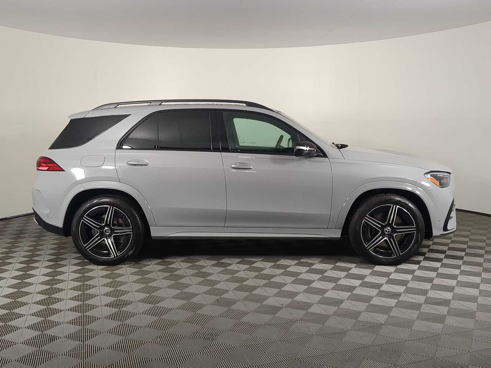 Thumbnail: 2026 Mercedes-Benz GLE - 6