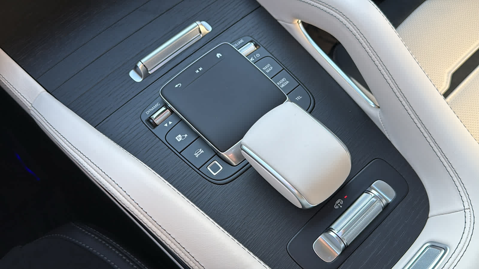 Thumbnail: 2026 Mercedes-Benz GLE - 24