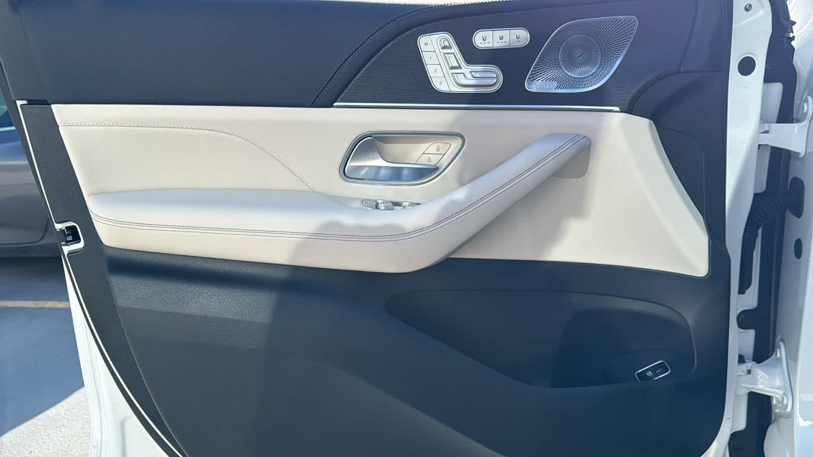 Thumbnail: 2026 Mercedes-Benz GLE - 15