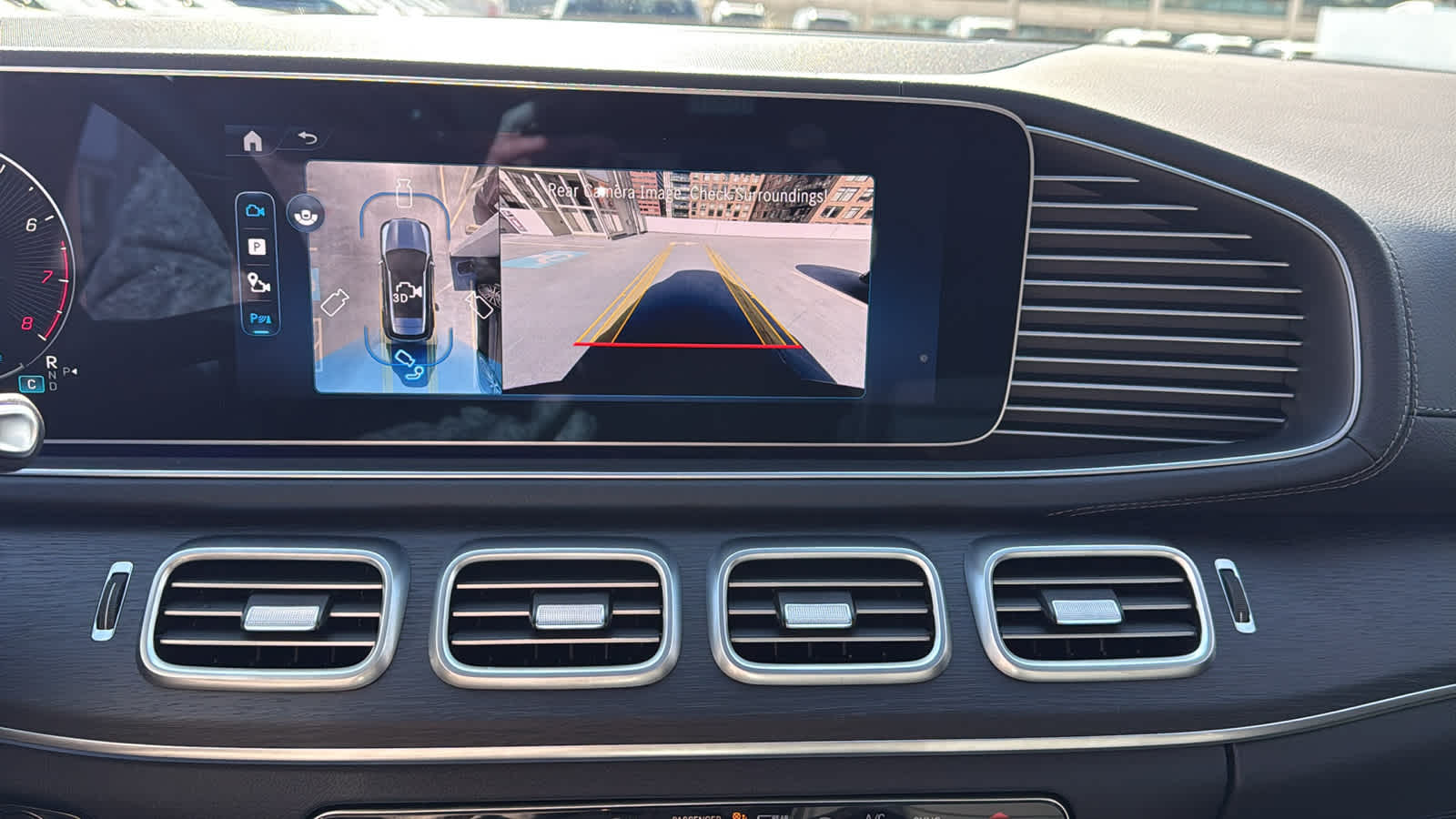 Thumbnail: 2026 Mercedes-Benz GLE - 22