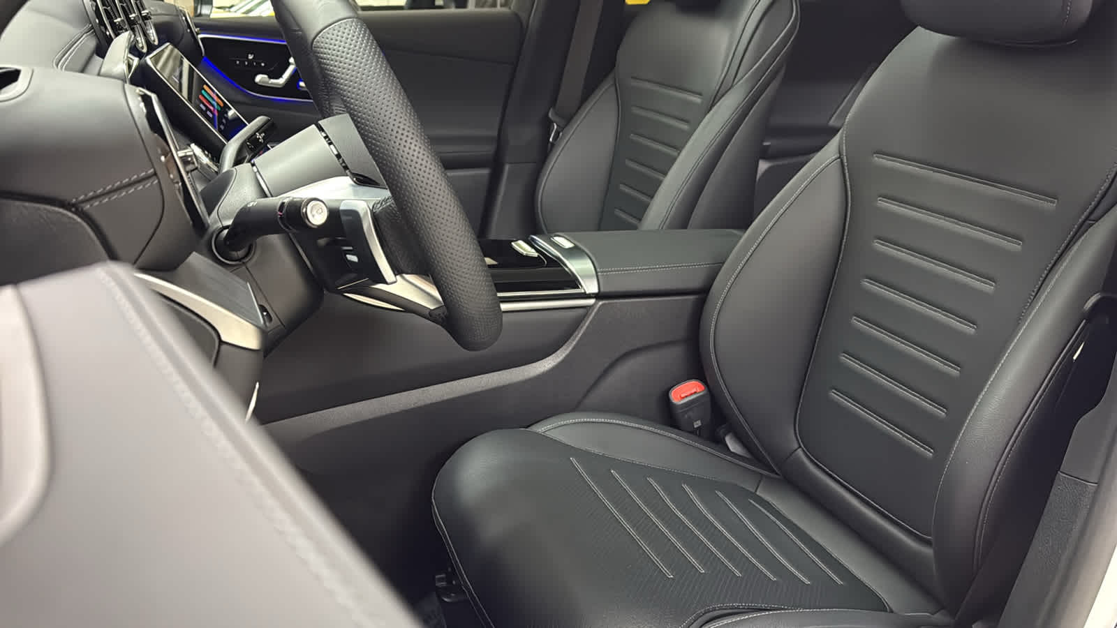 Thumbnail: 2026 Mercedes-Benz GLC - 27