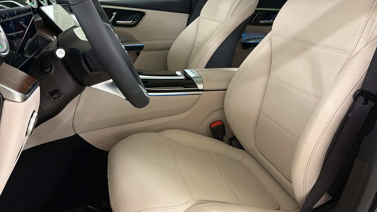 Thumbnail: 2026 Mercedes-Benz GLC - 26