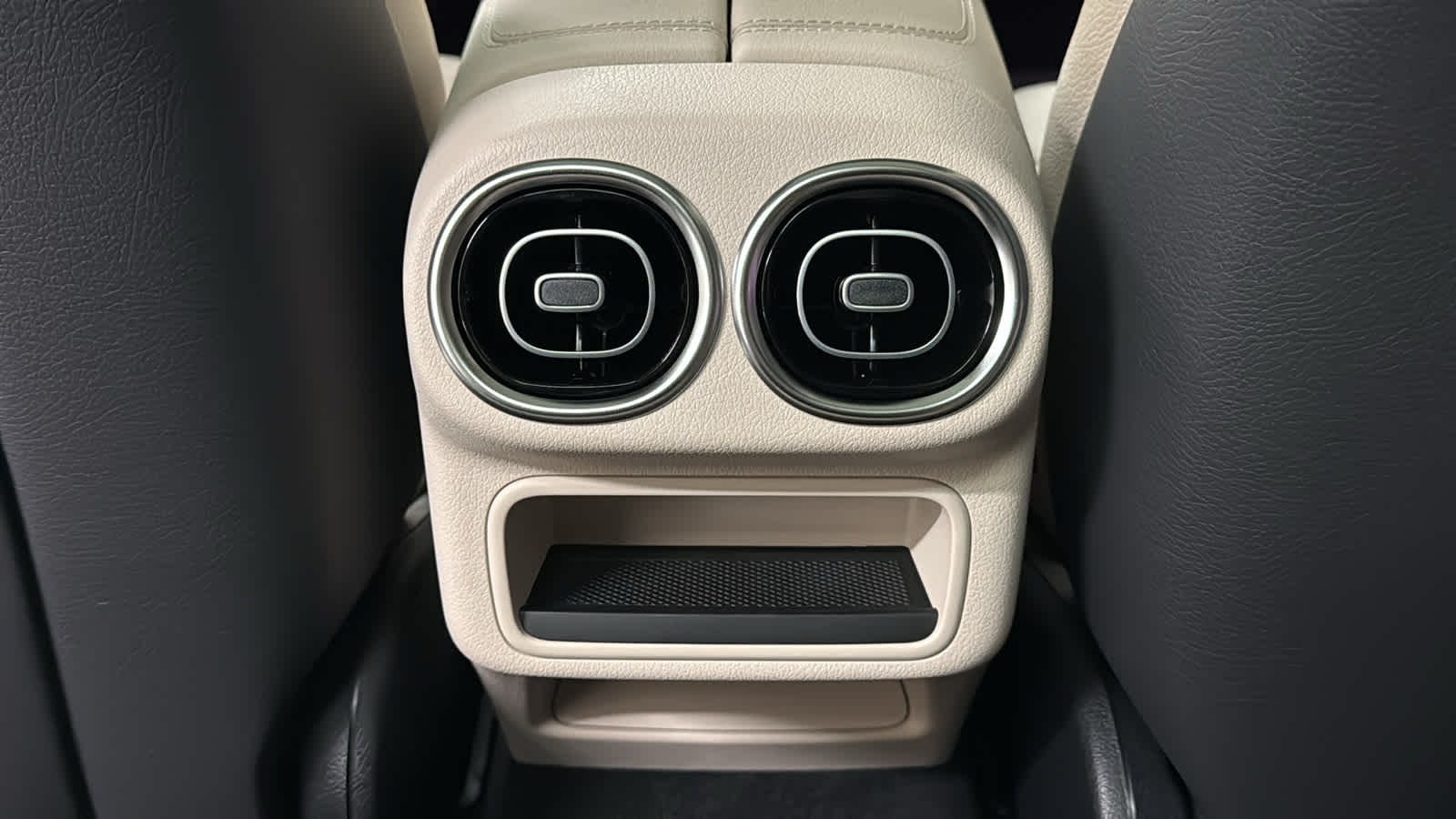 Thumbnail: 2026 Mercedes-Benz GLC - 30