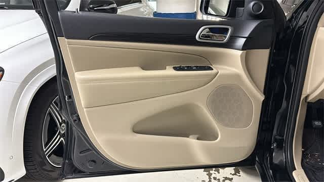 Thumbnail: 2022 Jeep Grand Cherokee - 11