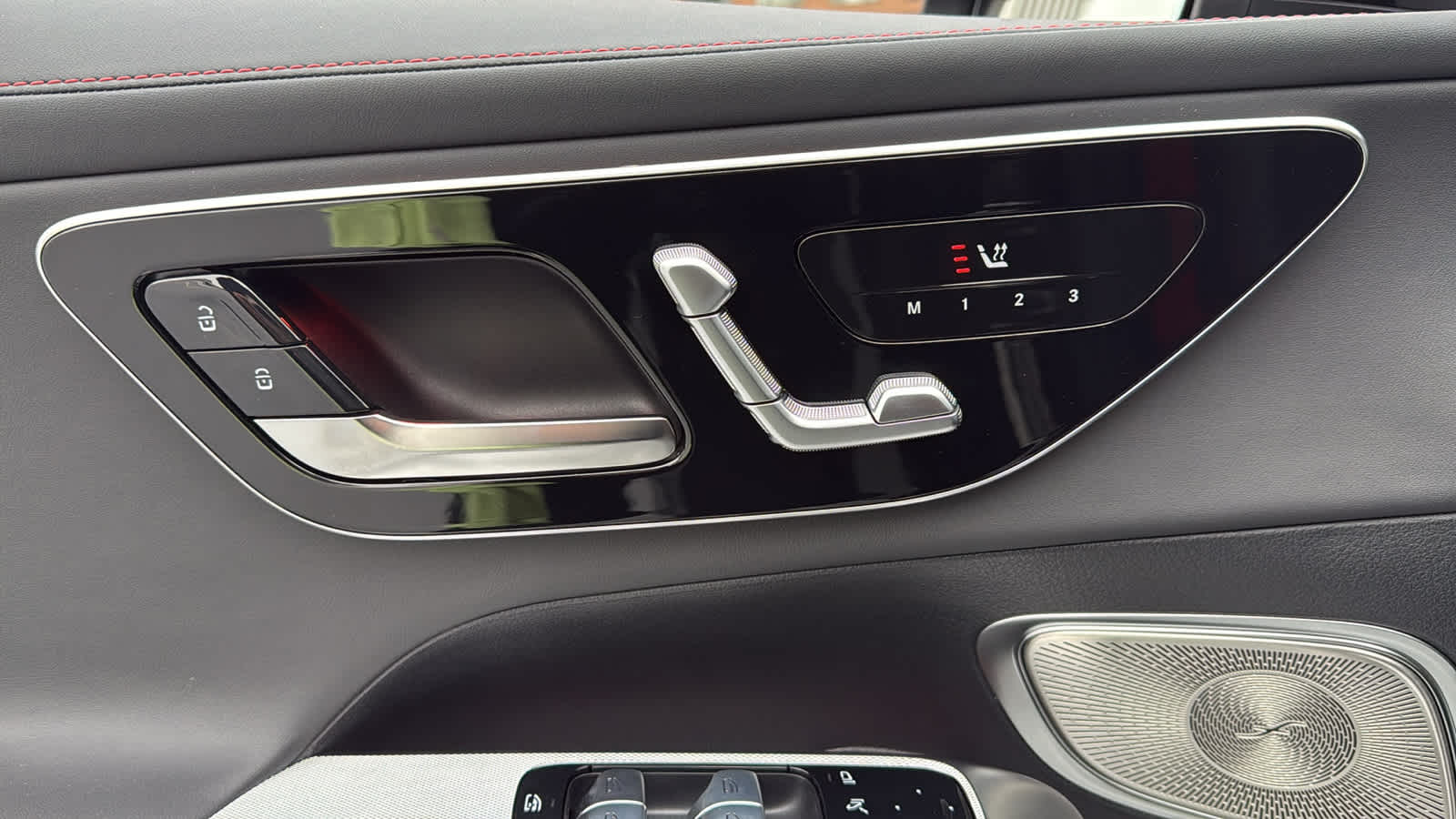 Thumbnail: 2026 Mercedes-Benz GLC - 16