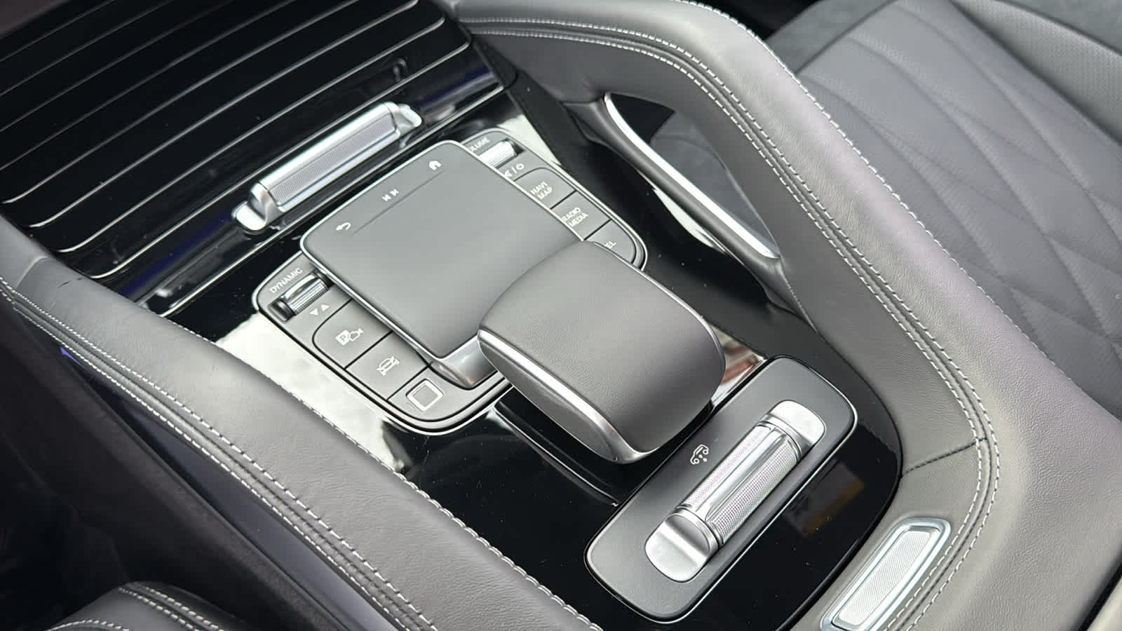 Thumbnail: 2026 Mercedes-Benz GL-Class - 23