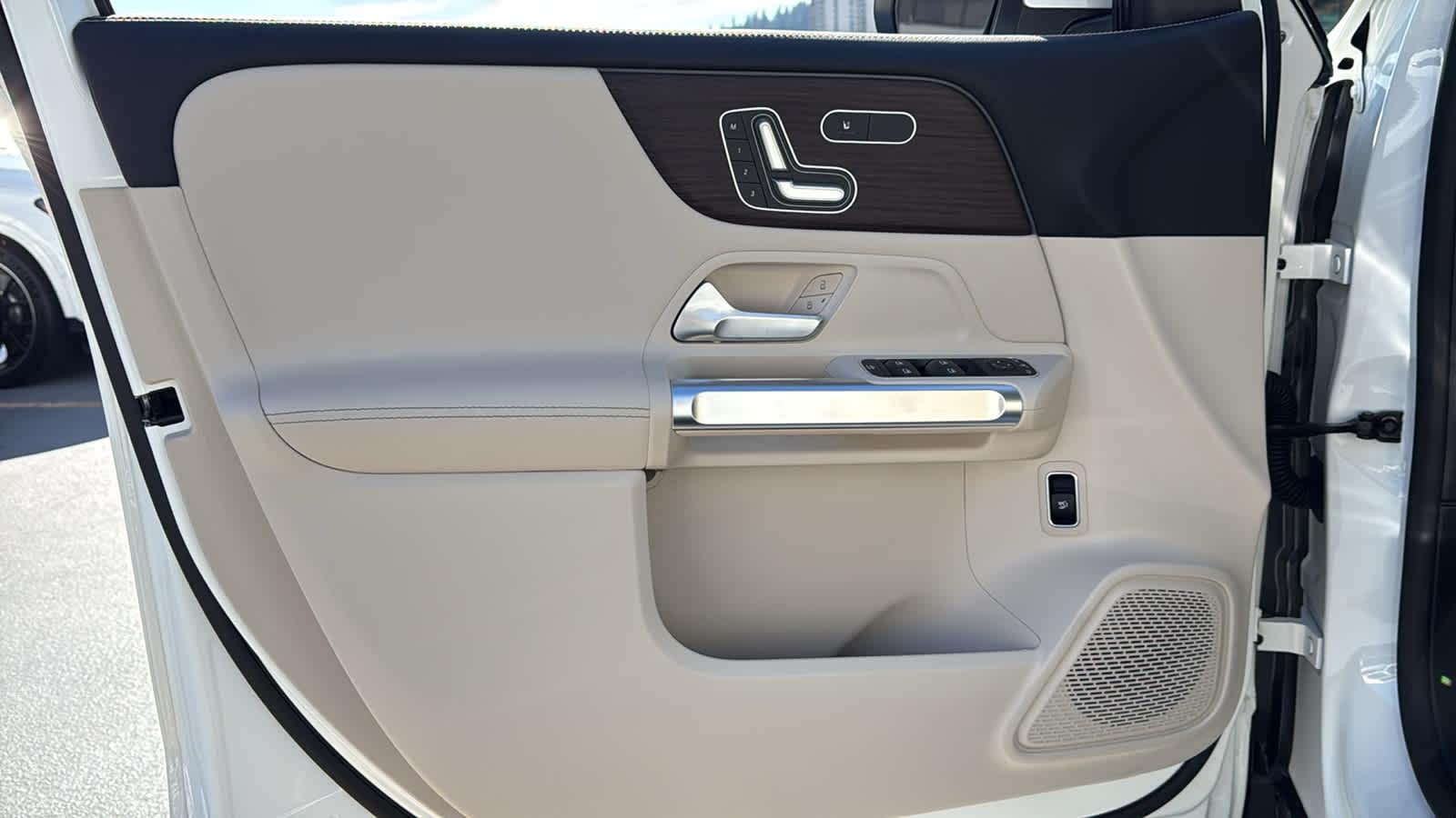 Thumbnail: 2025 Mercedes-Benz GLB - 18