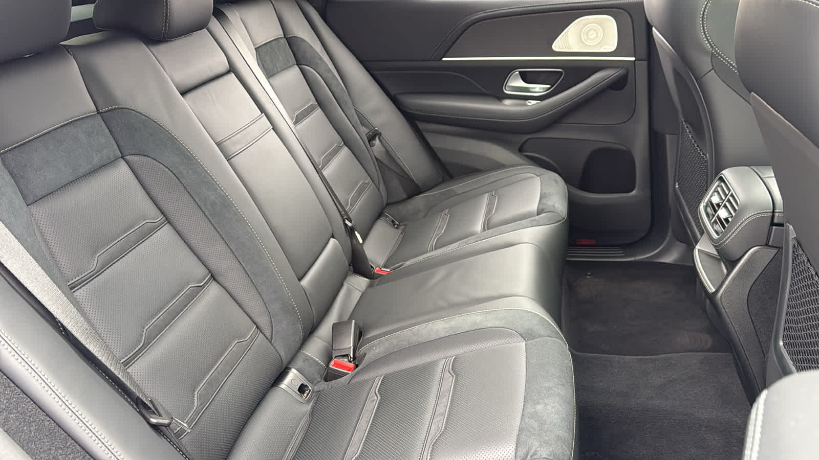 Thumbnail: 2026 Mercedes-Benz GLE - 36