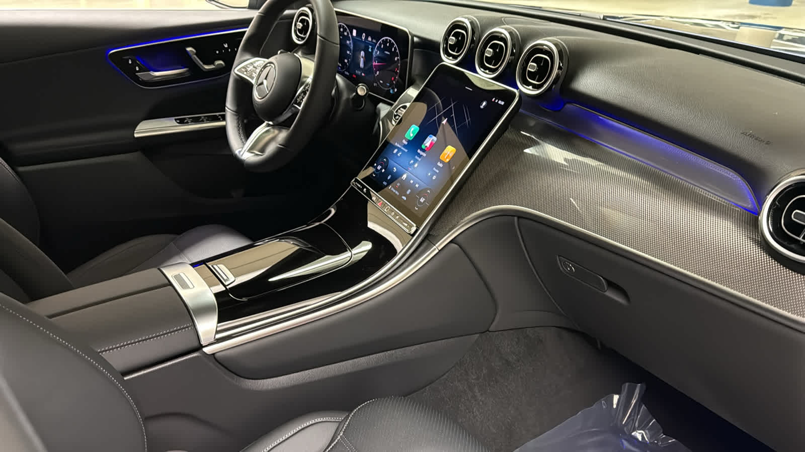 Thumbnail: 2026 Mercedes-Benz GLC - 37