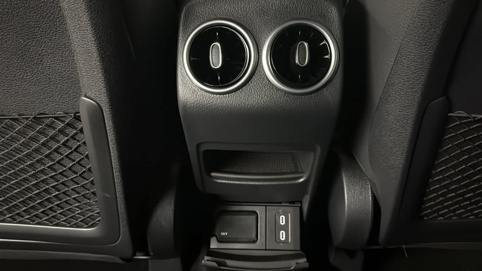 Thumbnail: 2026 Mercedes-Benz GLB - 31