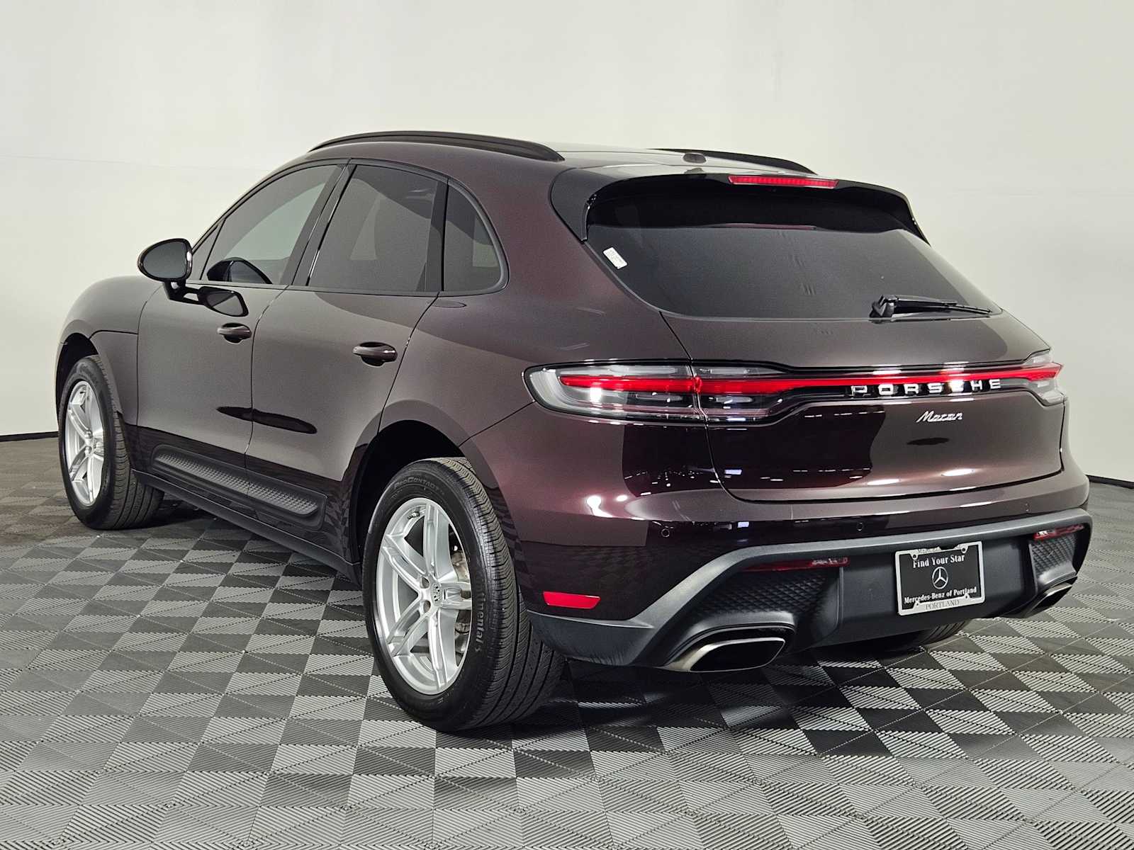 Thumbnail: 2023 Porsche Macan - 3