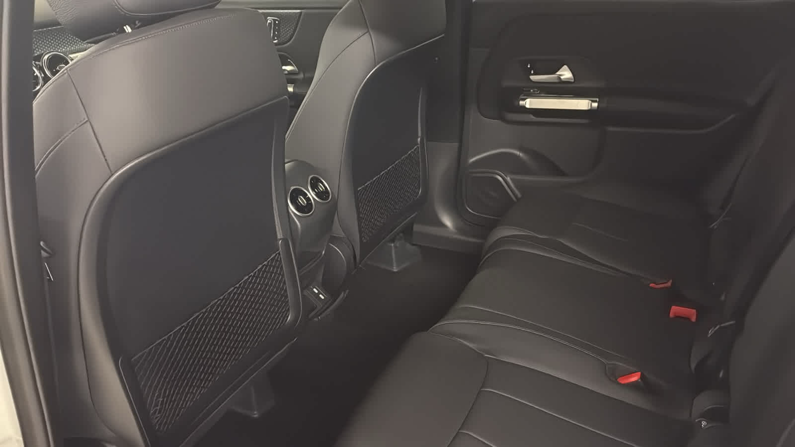 Thumbnail: 2026 Mercedes-Benz GLB - 32