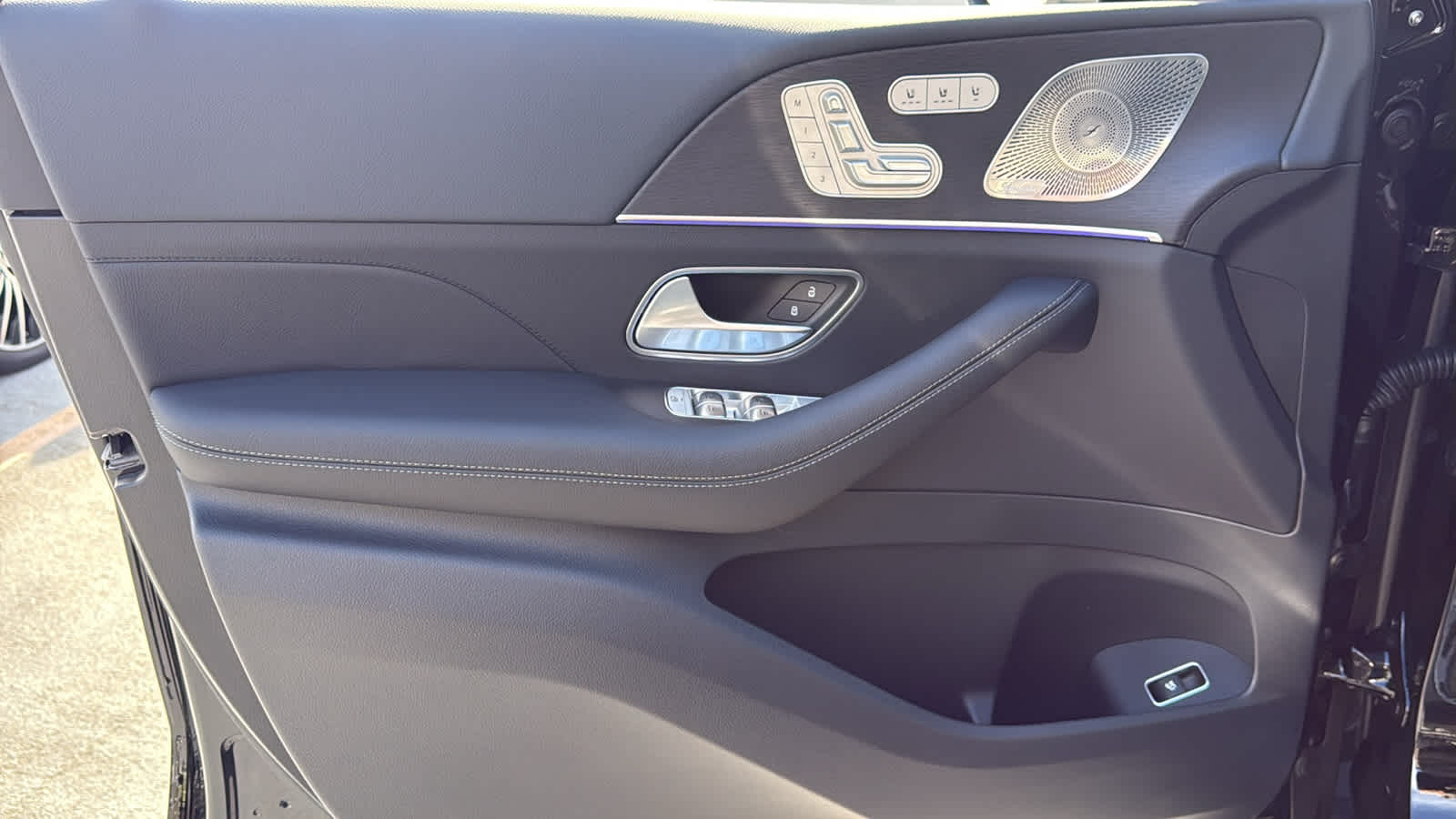 Thumbnail: 2026 Mercedes-Benz GLE - 16