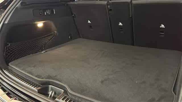 Thumbnail: 2025 Mercedes-Benz GLC - 31