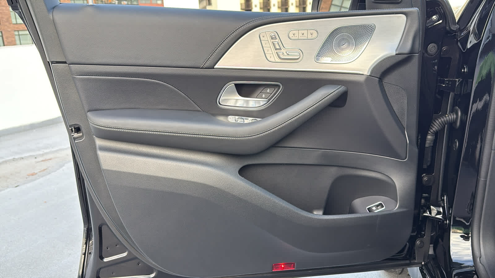 Thumbnail: 2025 Mercedes-Benz GLE - 14