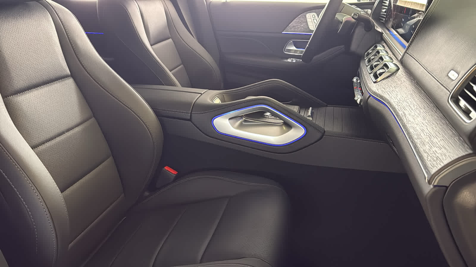 Thumbnail: 2026 Mercedes-Benz GLE - 36