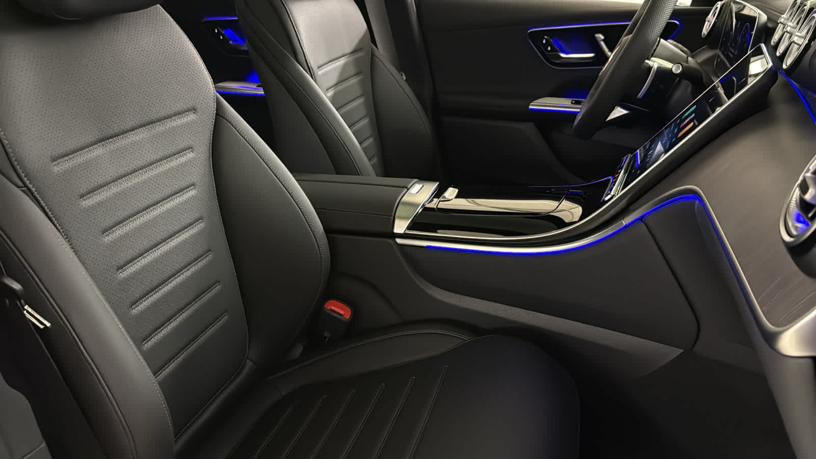 Thumbnail: 2026 Mercedes-Benz GLC - 35