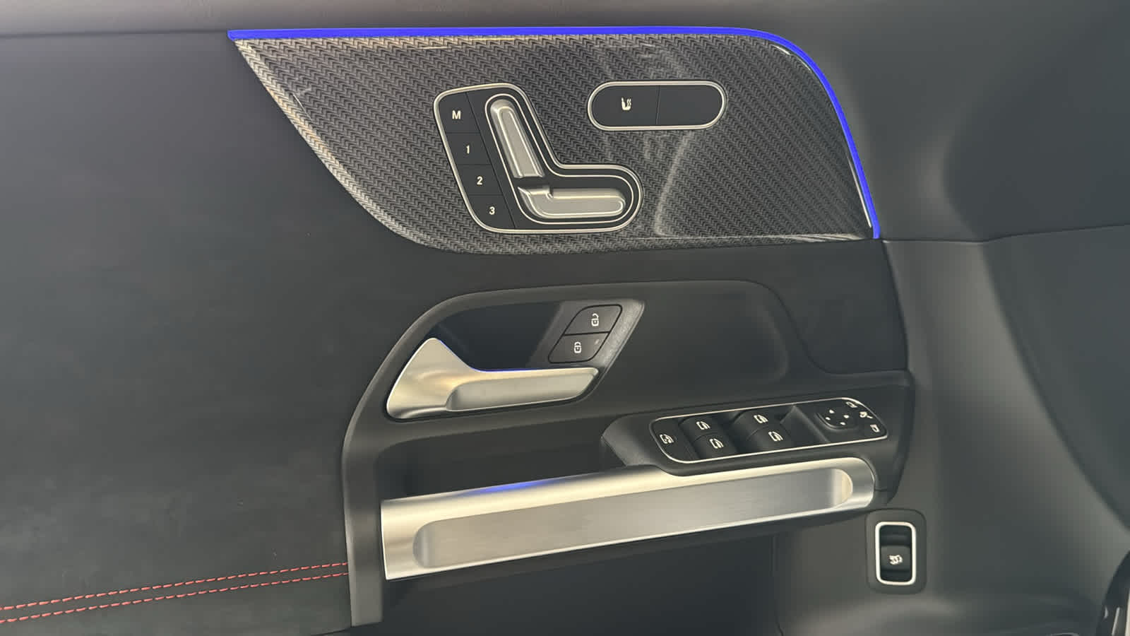 Thumbnail: 2026 Mercedes-Benz GLB - 15