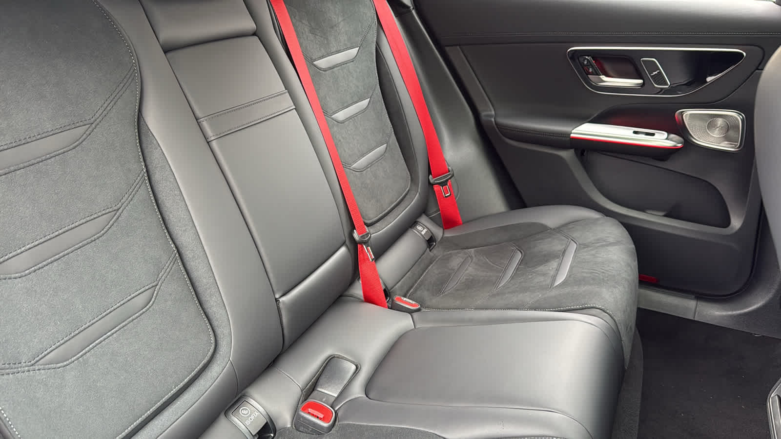 Thumbnail: 2025 Mercedes-Benz GL-Class - 34