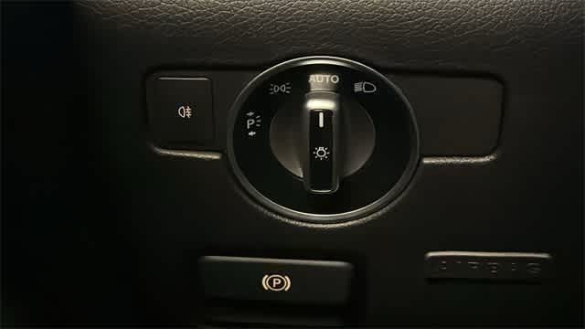 Thumbnail: 2015 Mercedes-Benz SLK - 16