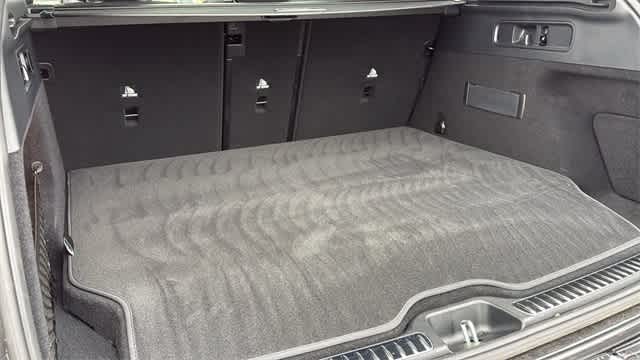 Thumbnail: 2025 Mercedes-Benz GLC - 36