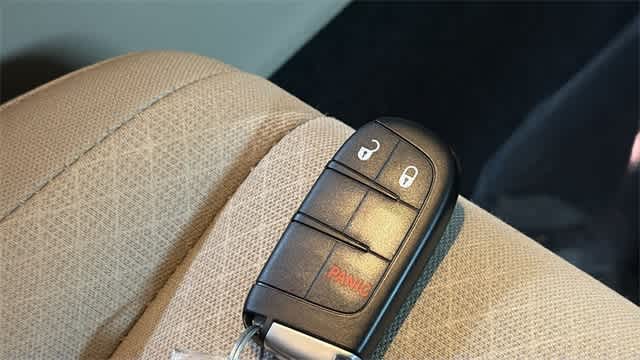 Thumbnail: 2022 Jeep Grand Cherokee - 32