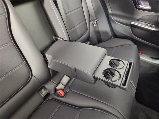 Thumbnail: 2025 Mercedes-Benz C-Class - 37