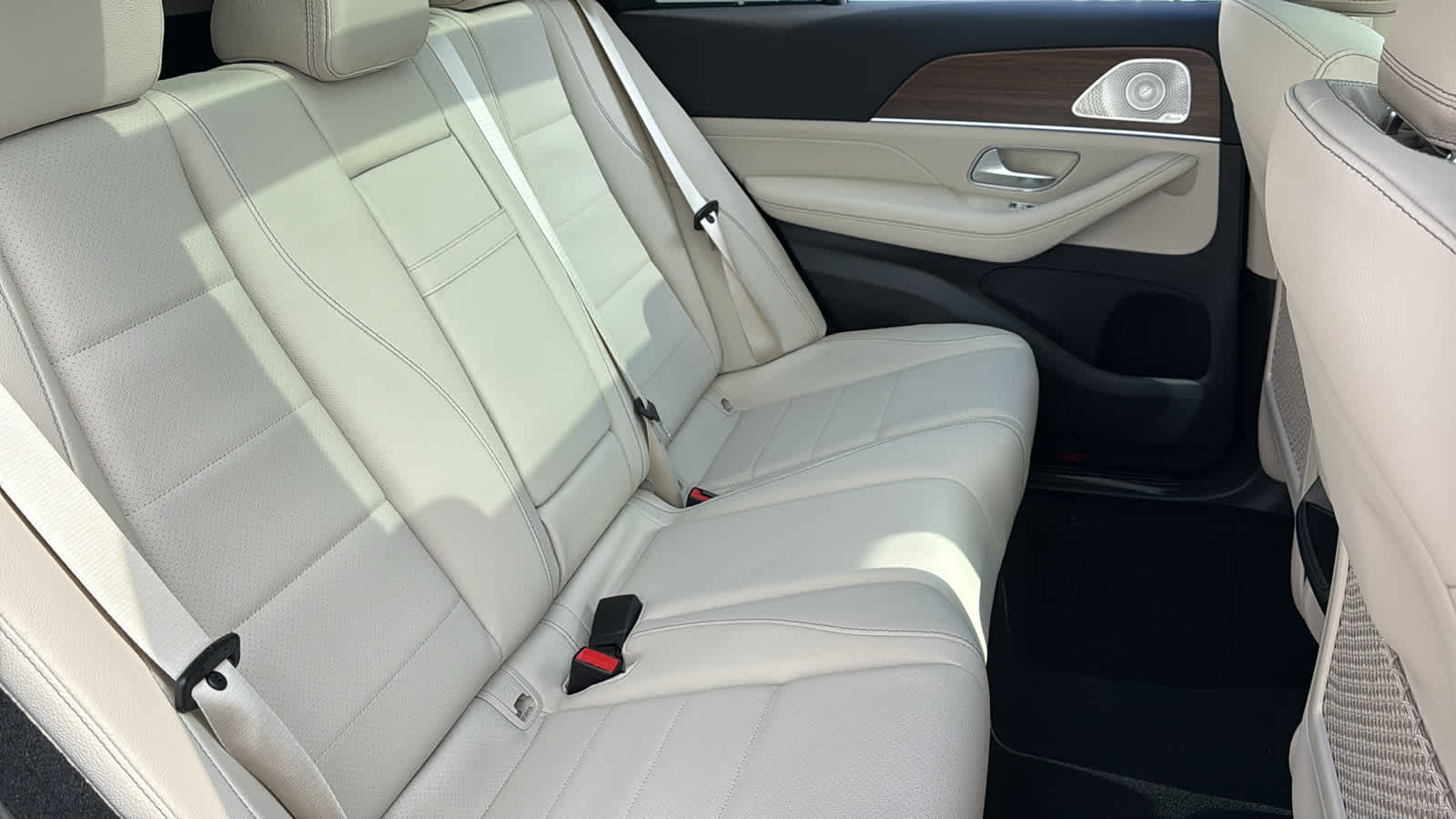 Thumbnail: 2026 Mercedes-Benz GLE - 36