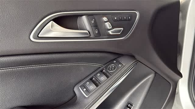 Thumbnail: 2018 Mercedes-Benz GLA - 15