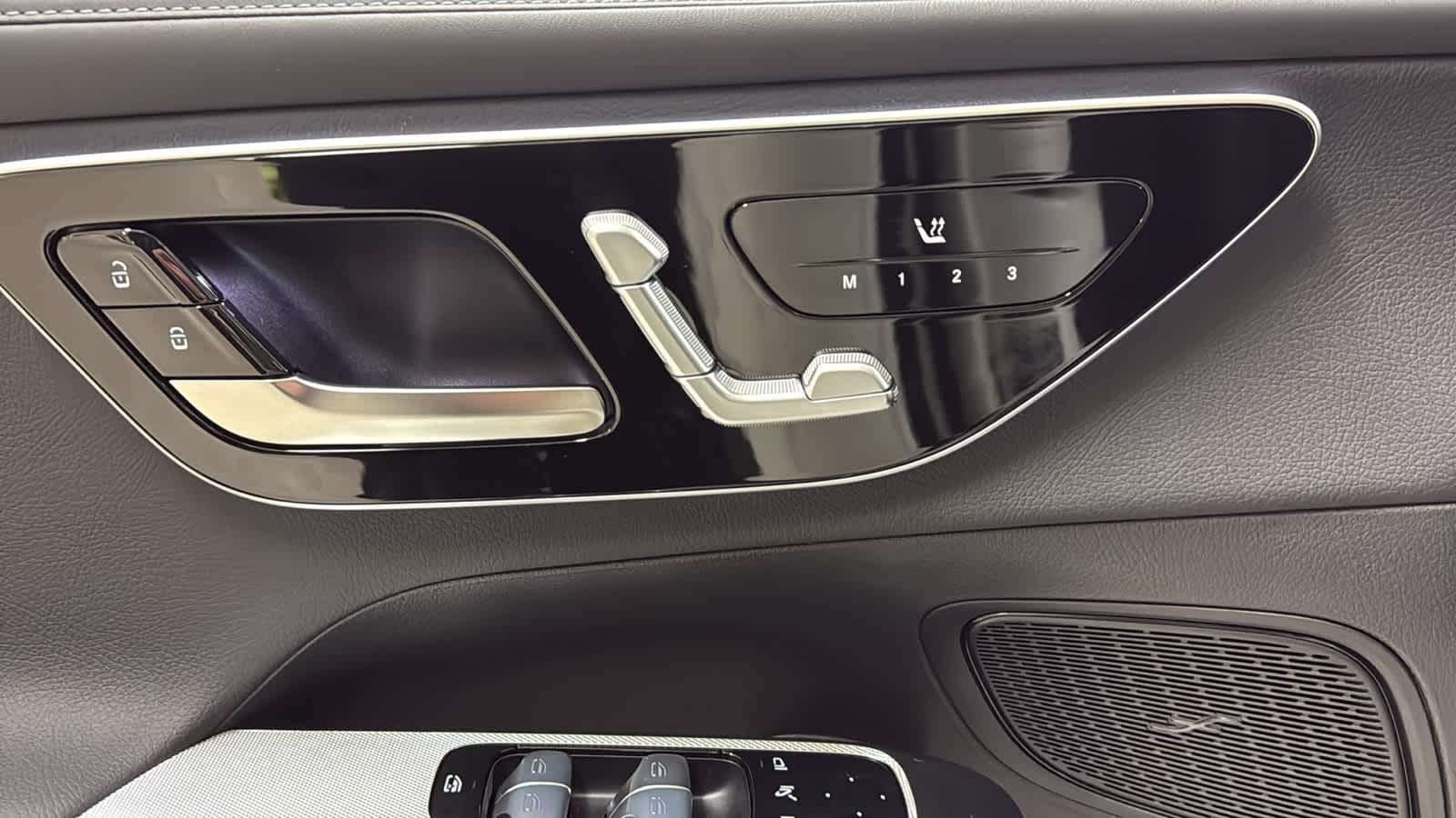 Thumbnail: 2026 Mercedes-Benz GLC - 18