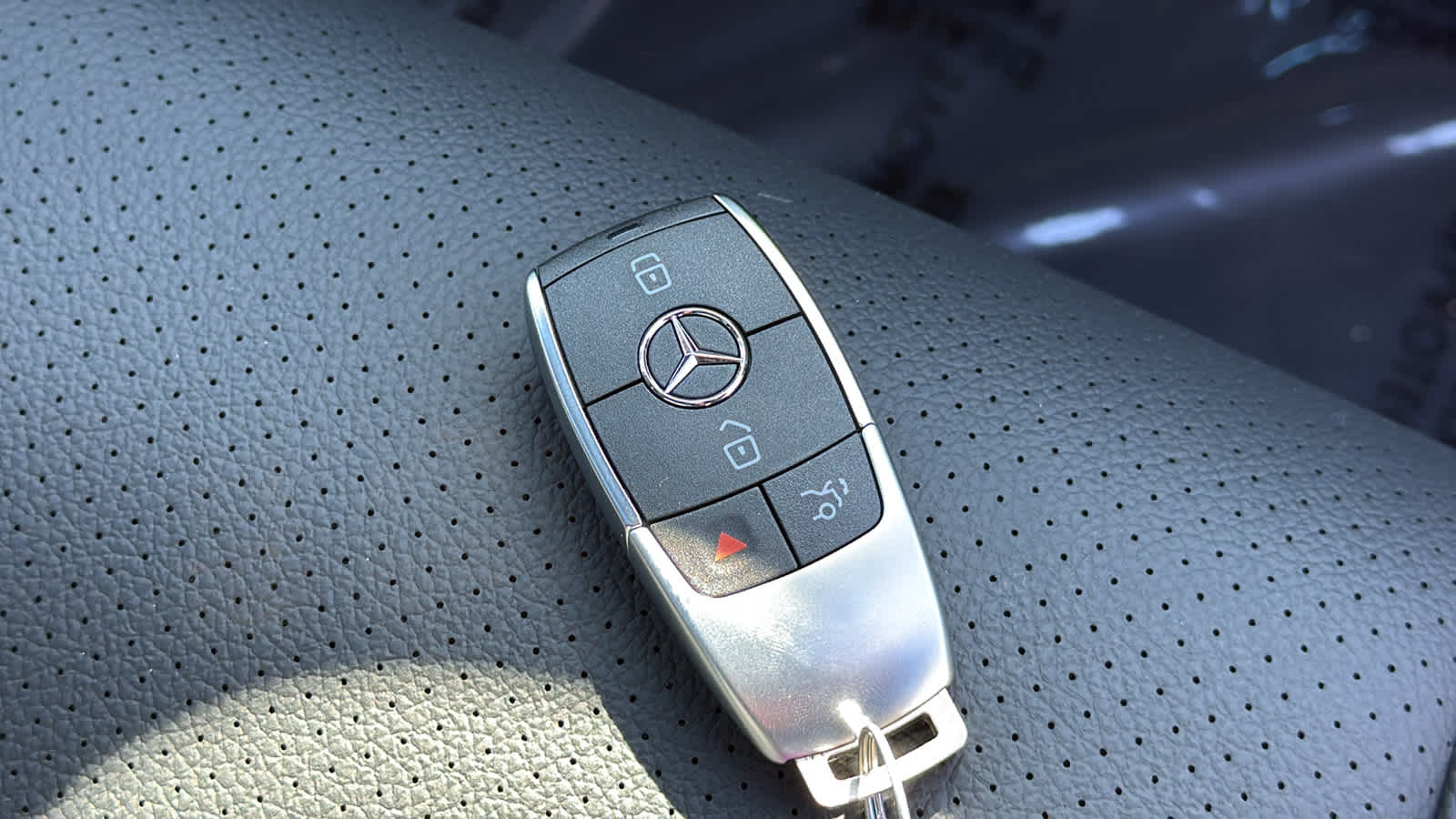 Thumbnail: 2026 Mercedes-Benz GLE - 38