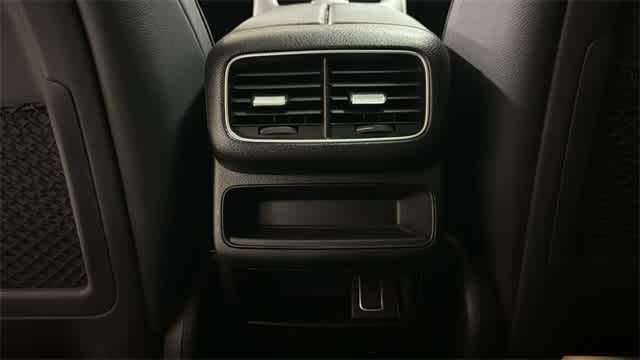 Thumbnail: 2023 Mercedes-Benz GLE - 27