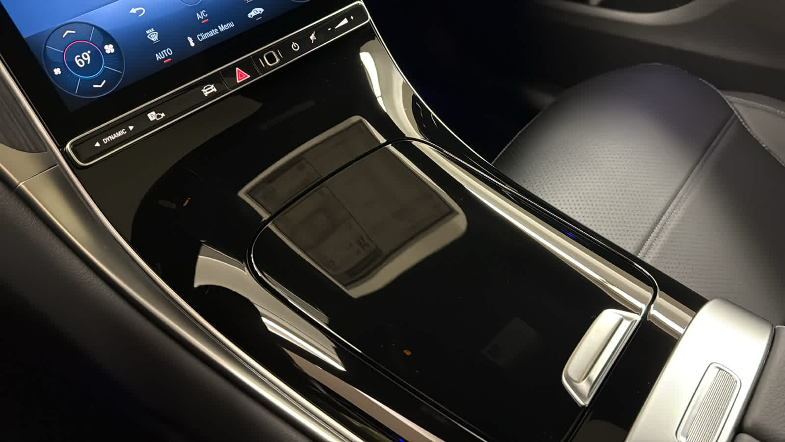 Thumbnail: 2026 Mercedes-Benz GLC - 23