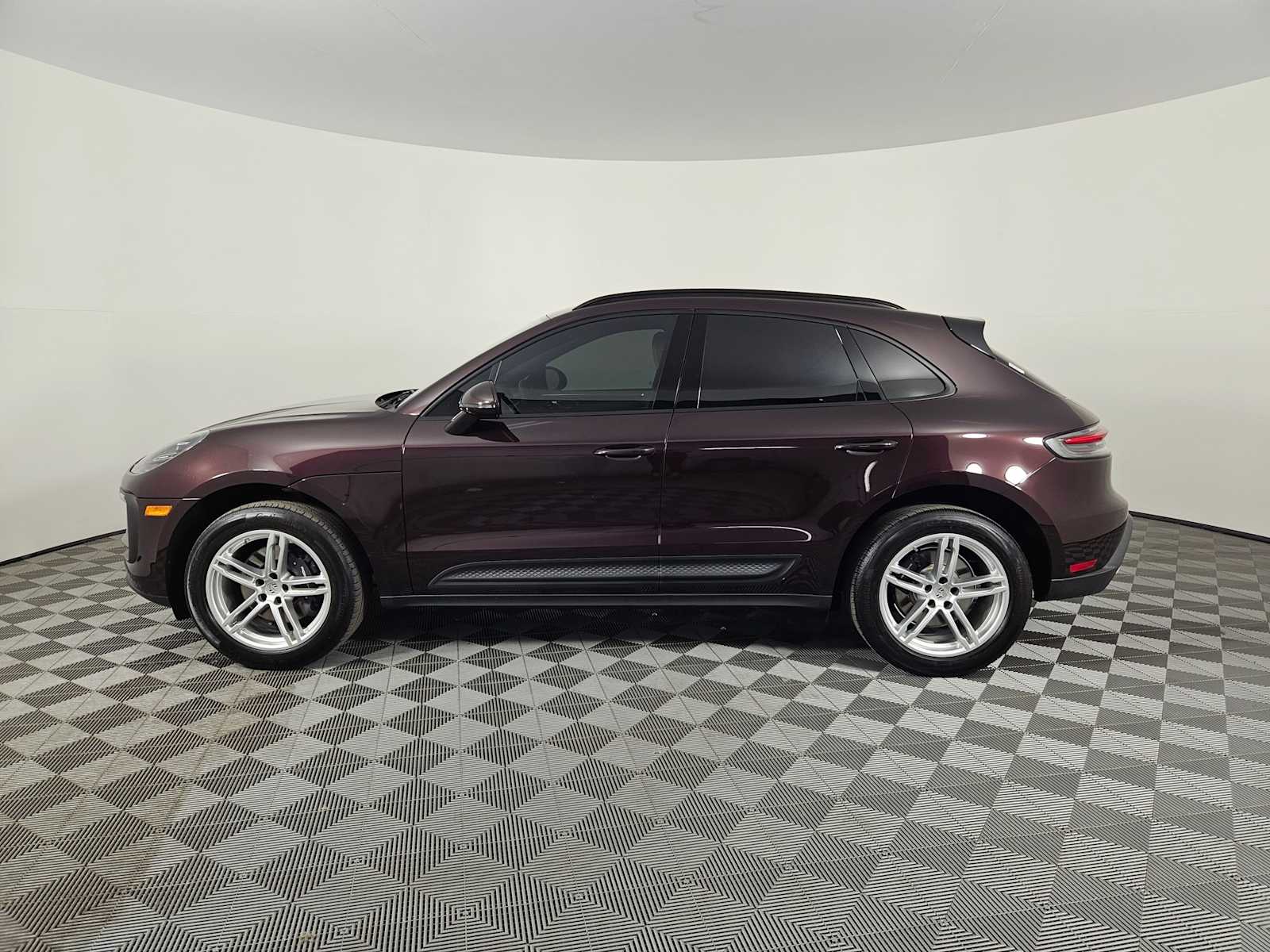 Thumbnail: 2023 Porsche Macan - 2