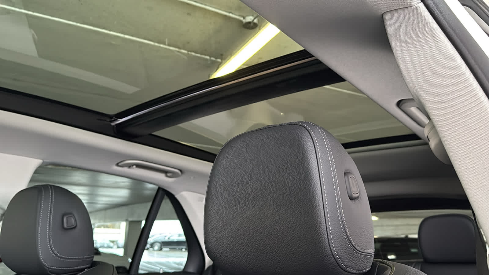 Thumbnail: 2026 Mercedes-Benz GLE - 28